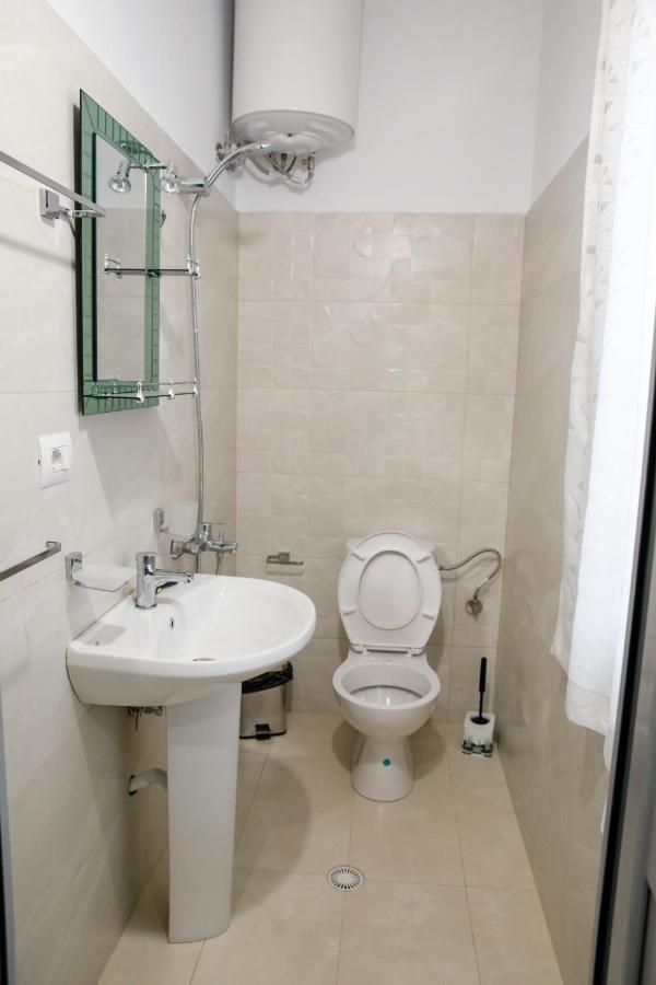 Logli Apartments Gjirokastër المظهر الخارجي الصورة
